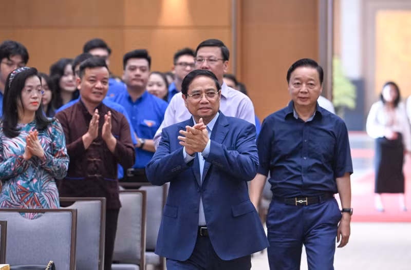 Le Premier ministre Pham Minh Chinh lance un mouvement d'émulation intensif en l'honneur du XIVe Congrès du Parti. Photo: NDEL