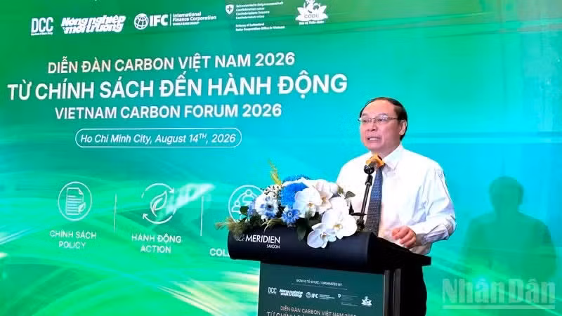 Le vice-ministre de l'Agriculture et de l'Environnement, Le Cong Thanh, prend la parole lors du forum. Photo : HOANG LIEM/NDEL