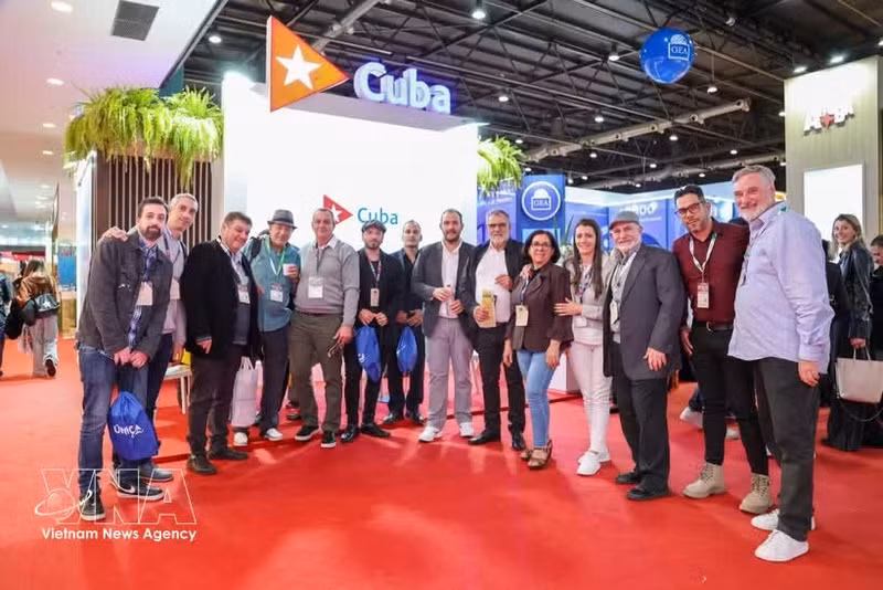 Le lancement du magazine PRISMA au salon international du tourisme FIT América Latina. Photo . VNA.