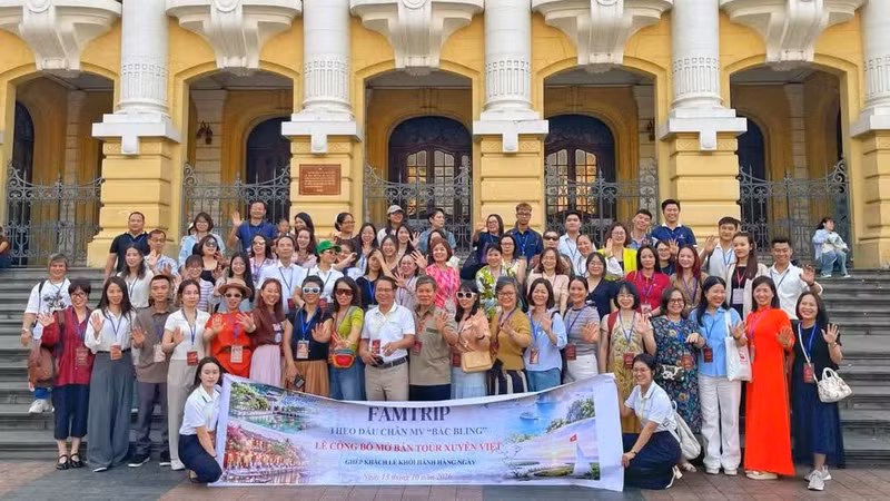 L'itinéraire a permis aux participants de visiter plusieurs hauts lieux du patrimoine de Bac Ninh. Photo : NDEL.