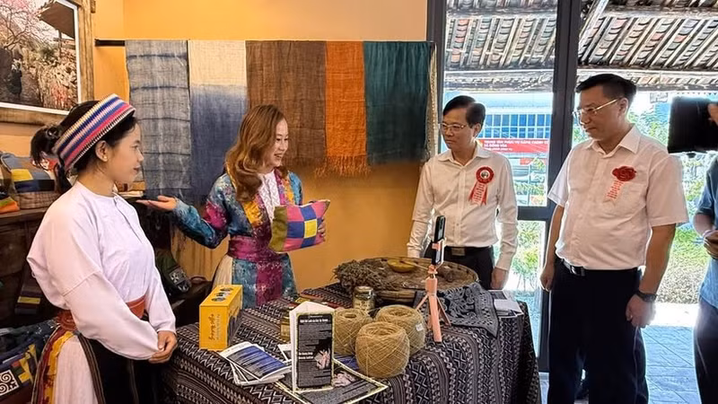 La tradition du lin chez les Hmong se perpétue grâce au projet Chanvre Hmong Vietnam. Photo: sovhttdl.tuyenquang.gov.vn
