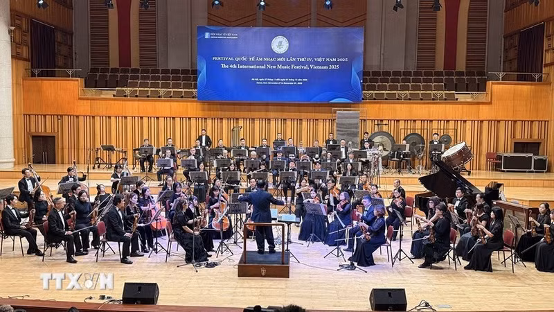 Un numéro lors du Festival international de musique nouvelle Asie-Europe 2025. Photo : VNA