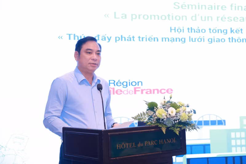 Dao Duy Phong, directeur adjoint du Service de la Construction de Hanoï, a salué l'excellente coopération entre la capitale vietnamienne et la Région Île-de-France dans le domaine des transports publics. Photo: BTC