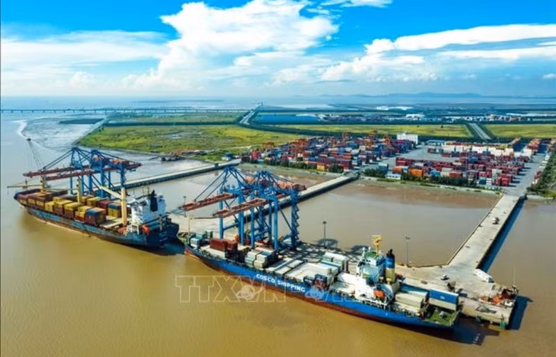 Déchargement de marchandises au port de Hai Phong (au Nord-Est du Vietnam). Photo d'illustration : VNA.