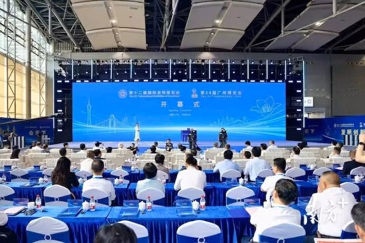 Lors de la cérémonie de la 34ᵉ édition de la Foire de Canton et du 12ᵉ Salon international des inventions au Parc des expositions de l'import-export de Chine (Guangzhou). Photo : baoquocte