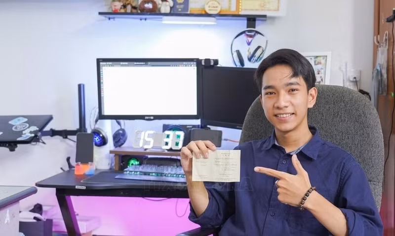 Lê Minh Hieu, élève de la classe 12A2 du lycée de Quang Tri, est l’un des 16 délégués représentant le Vietnam à la 49ᵉ édition du Bateau de la jeunesse Asie du Sud-Est – Japon (Ship for Southeast Asian and Japanese Youth Program - SSEAYP) en 2026. Photo : VNA.