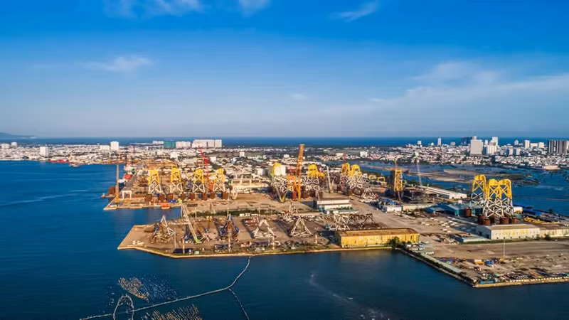 Port de Vung Tau pour la construction des fondations d'un parc éolien offshore. Photo: NDEL