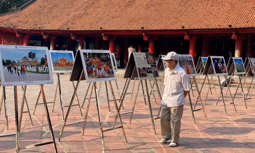 Ho Dinh Tu, âgé de 94 ans, est le témoin privilégié de l’essor et des profondes transformations de Hanoï. Photo : vanhoavaphattrien.vn