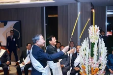 Le secrétaire général du PCV To Lam, et le secrétaire général du PPRL et président lao Thongloun Sisoulith, lors d'une cérémonie traditionnelle du Laos. Photo: VNA.