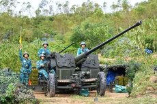 Des soldats du Commandement de la capitale Hanoï s’entraînent à la protection de l’espace aérien de la capitale. Photo: hanoimoi.vn