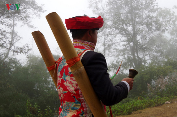 Rituel annuel des Dao Rouge pour prier de la chance ảnh 6 Rituel annuel des Dao Rouge pour prier de la chance ảnh 6