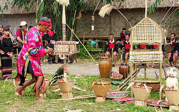 Fête d’invocation de la pluie et des récoltes chez les Ê Dê ảnh 3 Fête d’invocation de la pluie et des récoltes chez les Ê Dê ảnh 3