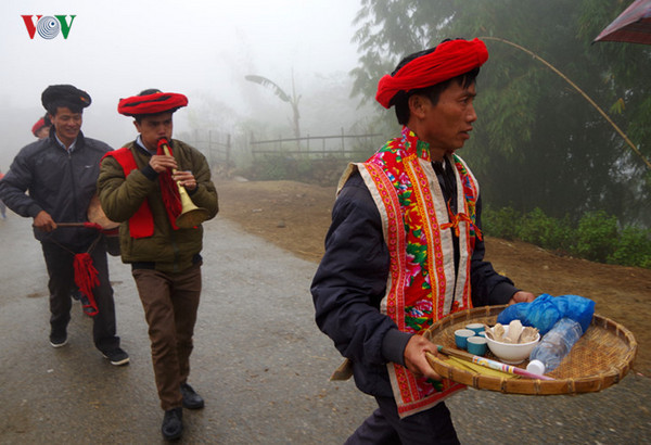Rituel annuel des Dao Rouge pour prier de la chance ảnh 1 Rituel annuel des Dao Rouge pour prier de la chance ảnh 1