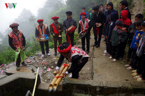 Rituel annuel des Dao Rouge pour prier de la chance ảnh 7 Rituel annuel des Dao Rouge pour prier de la chance ảnh 7