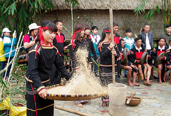 Fête d’invocation de la pluie et des récoltes chez les Ê Dê ảnh 12 Fête d’invocation de la pluie et des récoltes chez les Ê Dê ảnh 12