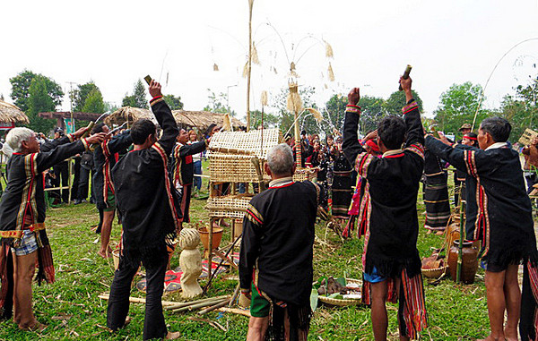 Fête d’invocation de la pluie et des récoltes chez les Ê Dê ảnh 7 Fête d’invocation de la pluie et des récoltes chez les Ê Dê ảnh 7