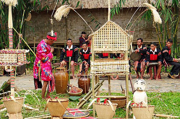 Fête d’invocation de la pluie et des récoltes chez les Ê Dê ảnh 2 Fête d’invocation de la pluie et des récoltes chez les Ê Dê ảnh 2