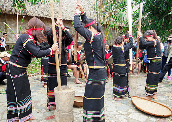 Fête d’invocation de la pluie et des récoltes chez les Ê Dê ảnh 11 Fête d’invocation de la pluie et des récoltes chez les Ê Dê ảnh 11