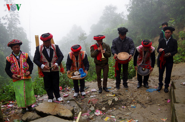 Rituel annuel des Dao Rouge pour prier de la chance ảnh 5 Rituel annuel des Dao Rouge pour prier de la chance ảnh 5