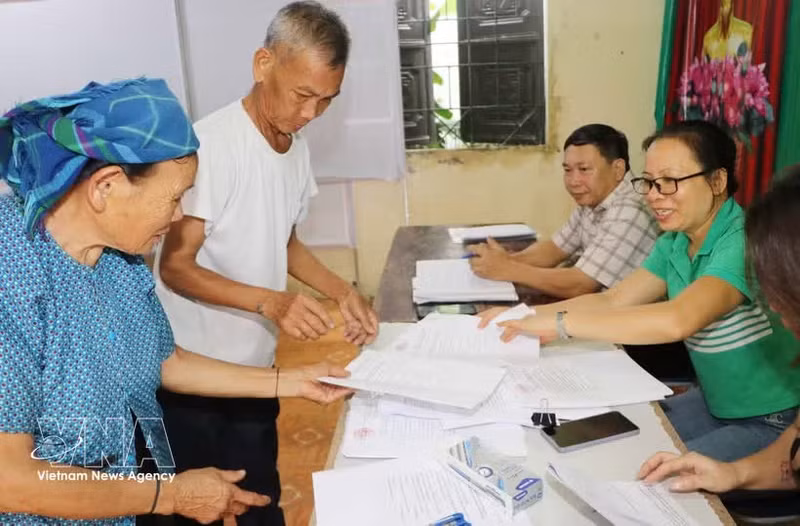La politique de réorganisation des villages et hameaux est accueillie favorablement par les habitants à Lai Châu. Photo : VNA.