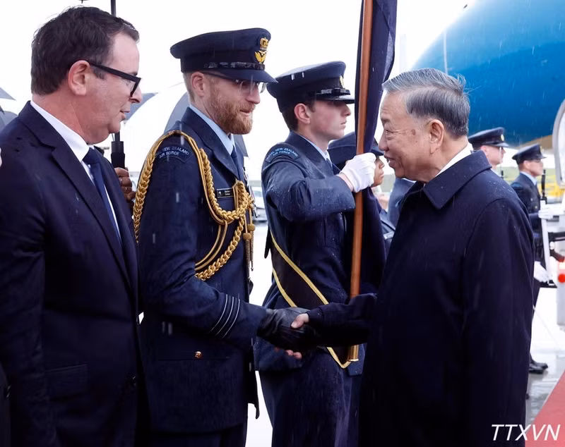 Le secrétaire général du Parti et président de la République, To Lam, à l'aéroport international d'Auckland, en août 2026. Photo : NDEL.