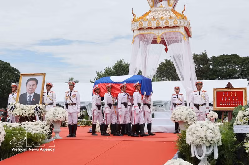 Les funérailles nationales de Xaysomphone Phomvihane. Photo : VNA.