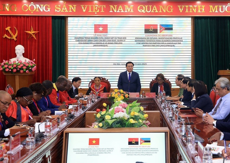 Nguyên Xuân Thang, membre du Politburo et président de la HCMA, s’exprime en ouverture du programme de recherche, d’enquête et d’échange thématique destiné aux dirigeants du MPLA et du FRELIMO, à Hanoi, le 5 septembre. Photo : VNA