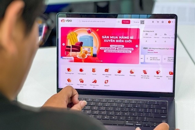 Le marché du commerce électronique, qui représentait 4 milliards de dollars en 2015, a été multiplié par huit pour atteindre 32 milliards de dollars l'an dernier. Photo : VNA.