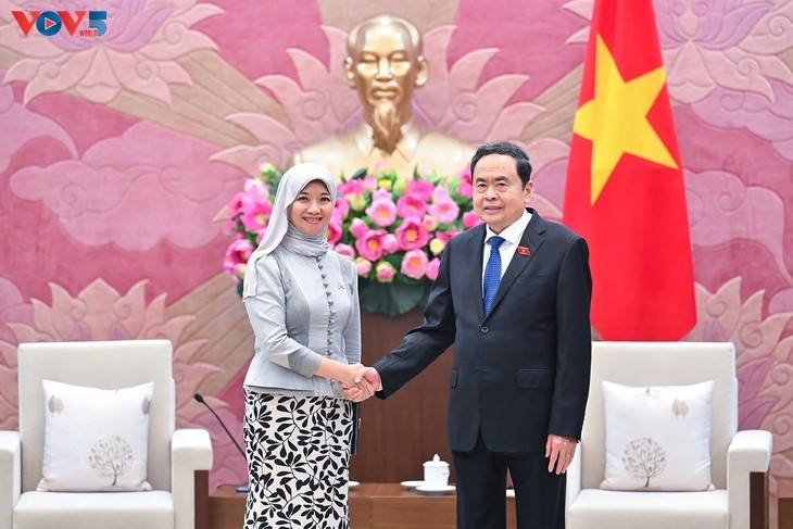 Le Président de l’Assemblée nationale, Tran Thanh Man et la Secrétaire générale de l’organisation Siti Rozaimeriyanty Dato Haji Abdul Rahman. Photo : VOV.