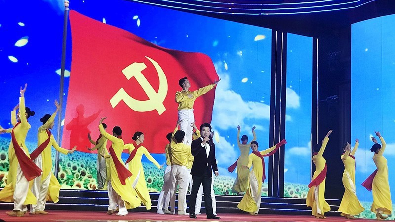 L’année 2025 a été marquée par la forte résonance d’événements culturels d’envergure nationale, notamment la série d’activités commémorant le 50ᵉ anniversaire de la réunification du pays, les 80 ans de la Révolution d’Août et la Fête nationale du 2 septembre. Photo : NDEL.