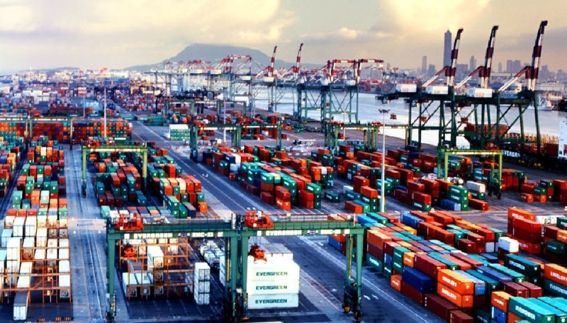Le Vietnam affirme son rôle de nouveau centre logistique de la région et du monde. Photo : https://vneconomy.vn/