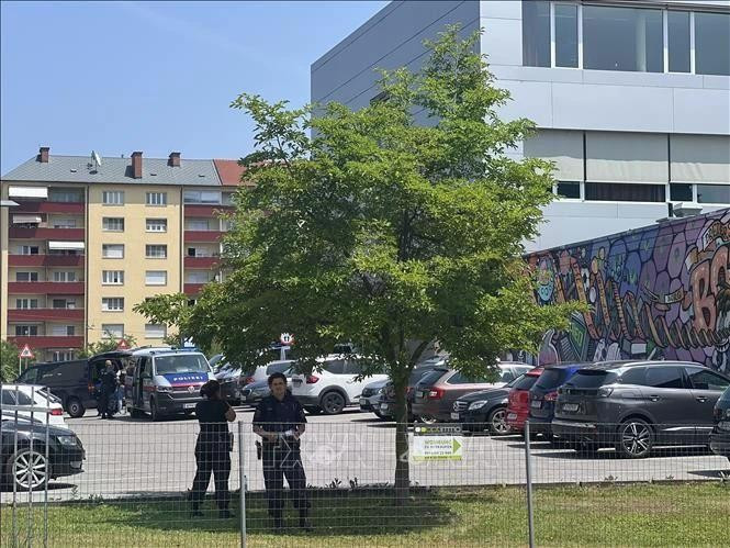 La scène de la fusillade dans une école de Graz, en Autriche, le 10 juin 2025. Photo : XInhua/VNA.