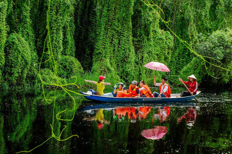 Dans le village flottant de Tan Lap. Photo : vnexpress.net