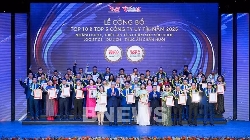 Lors de la cérémonie d'annonce de la liste des 500 plus grandes entreprises du Vietnam. Photo : VNA.