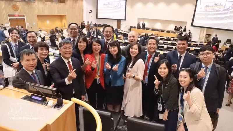 La délégation vietnamienne lors du vote pour l’élection des juges du Tribunal international du droit de la mer (TIDM). Photo : VNA.