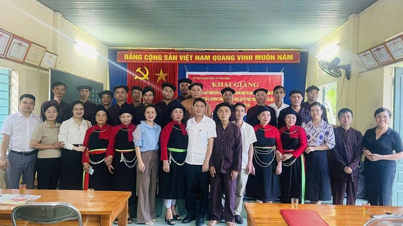 Lors du cours de formation sur le patrimoine culturel immatériel de l'ethnie de Cao Lan. Photo : NDEL.