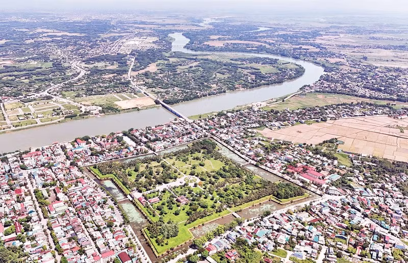 Le monument national spécial et les sites commémoratifs de l'ancienne citadelle de Quang Tri devraient couvrir environ 454 hectares, répartis dans la zone environnante. Photo : NDEL.