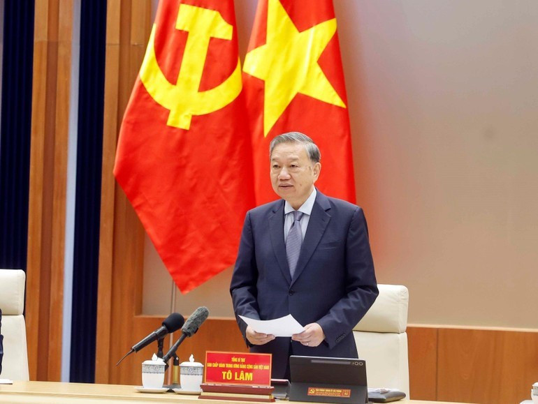 Le secrétaire général du Parti, To Lam, prend la parole lors de l'événement. Photo : NDEL