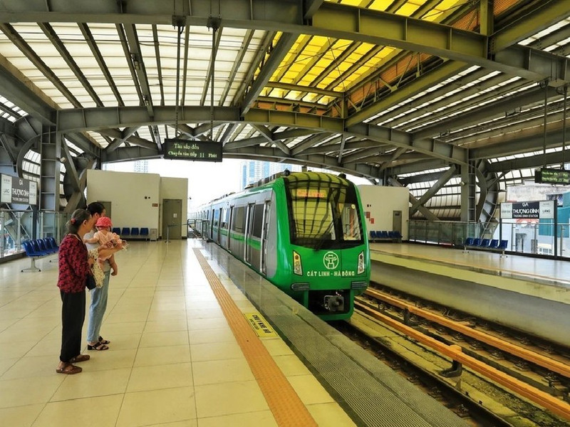 Du 30 août au 2 septembre, à l’occasion du 80e anniversaire de la Fête nationale du 2 septembre, habitants et visiteurs de la capitale pourront bénéficier de la gratuité sur l’ensemble des moyens de transport public subventionnés, comprenant 128 lignes de bus et deux lignes de métro. Photo : VNA.