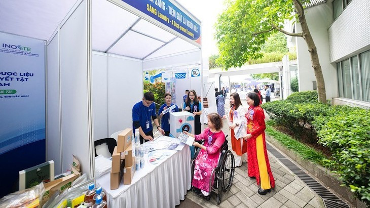 Un stand destiné aux personnes handicapées. Photo : nhandan.vn