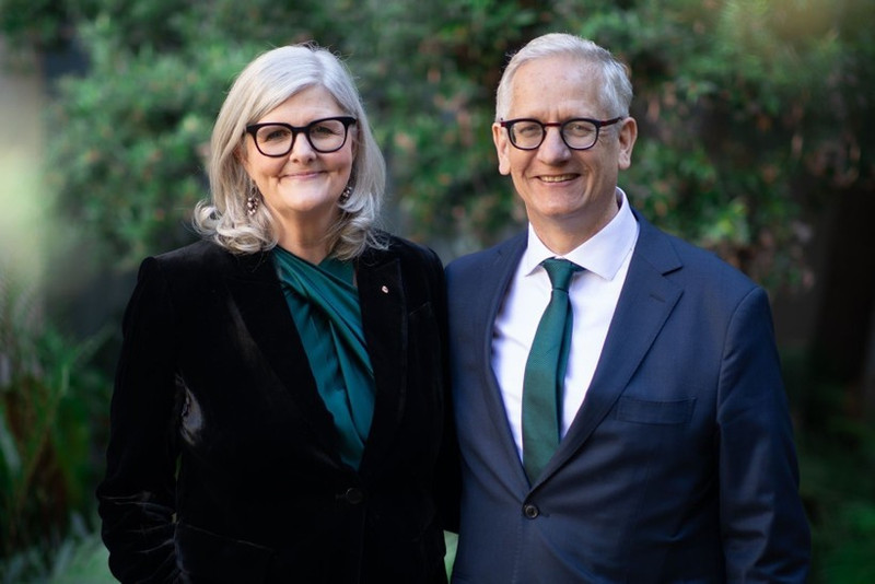 La Gouverneure générale d’Australie, Sam Mostyn, et son époux. Photo : VNA.