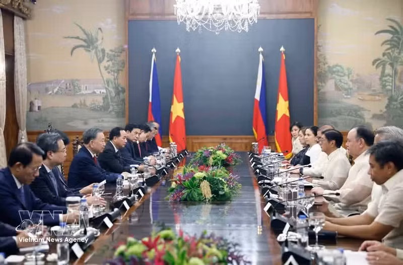 Entretien entre le secrétaire général et président vietnamien To Lam et le président Ferdinand R. Marcos Jr., à Manille, le 1er juin. Photo : VNA.