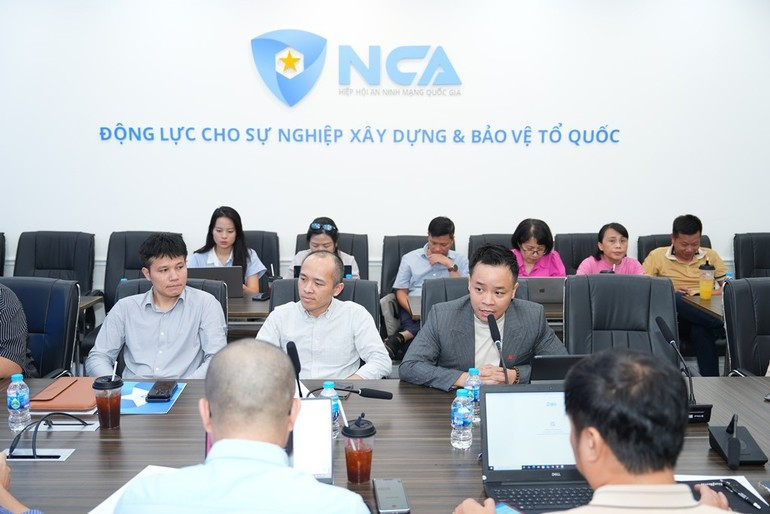 Lors de la table ronde « Journée vietnamienne de la cybersécurité 6/8 - Construire la confiance numérique ». Photo : NDEL