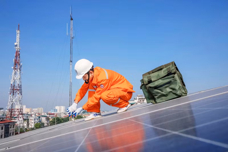 L’indépendance énergétique et l’intégration internationale doivent avancer ensemble pour que le Vietnam devienne non seulement un “atelier du monde”, mais un atelier vert ». Photo : hanoimoi.vn