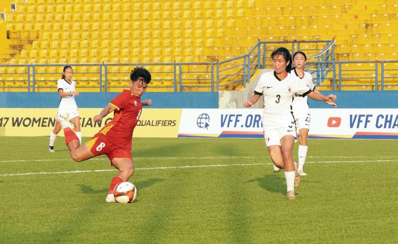 Des jeunes joueuses vietnamiennes (maillot rouge). Photo : VNA.