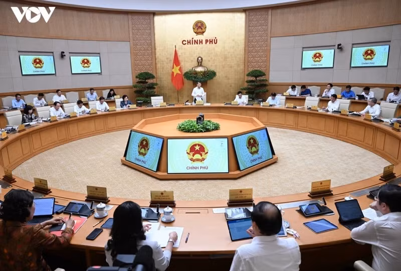 Le Premier ministre Le Minh Hung préside la réunion périodique du gouvernement du mois de juillet 2026. Photo : VOV.
