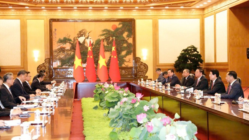 Lors des entretiens entre le président de l'État, Luong Cuong, et le secrétaire général du Parti communiste chinois et président de la République populaire de Chine, Xi Jinping. Photo : VNA.