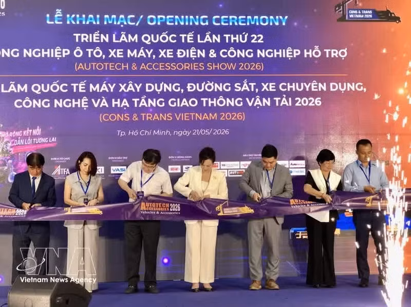 Le 21 mai, à Ho Chi Minh-Ville, ont officiellement ouvert leurs portes le Salon international Autotech & Accessories 2026, ainsi que le Salon international Cons & Trans 2026. Photo : VNA.