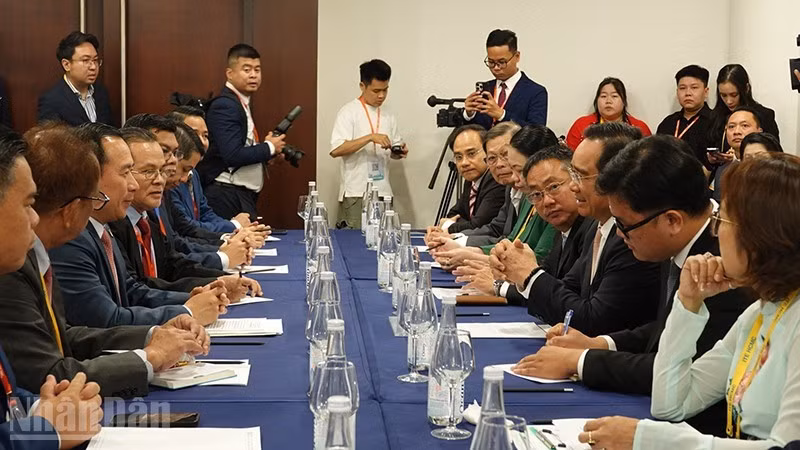 Lors de la rencontre. Photo : NDEL.