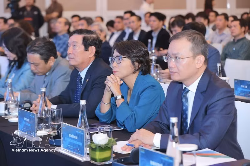 Délégués participant au Sommet vietnamien de l’économie du sport 2026 (VSES 2026), à Hanoi, le 27 mars. Photo : VNA.